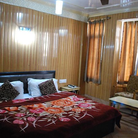 Kaisar Hotel Srinagar  Ngoại thất bức ảnh