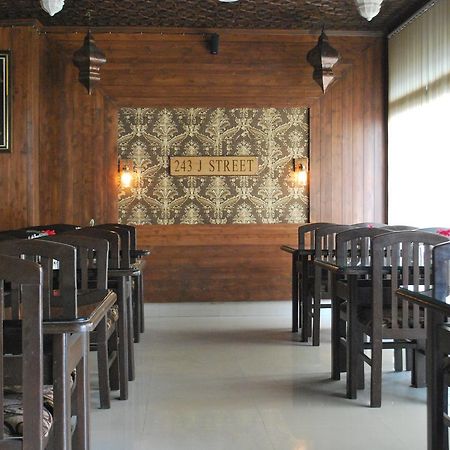 Kaisar Hotel Srinagar  Ngoại thất bức ảnh