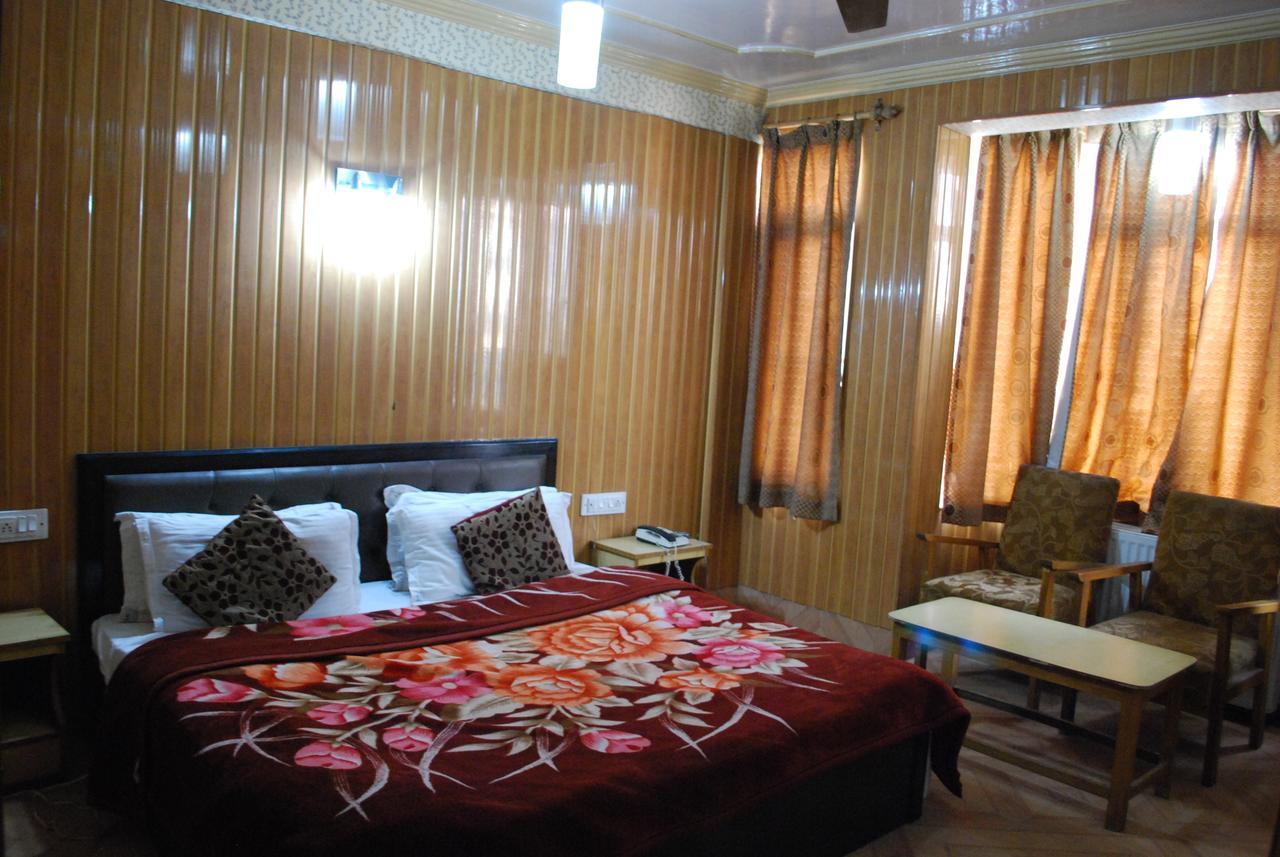 Kaisar Hotel Srinagar  Ngoại thất bức ảnh