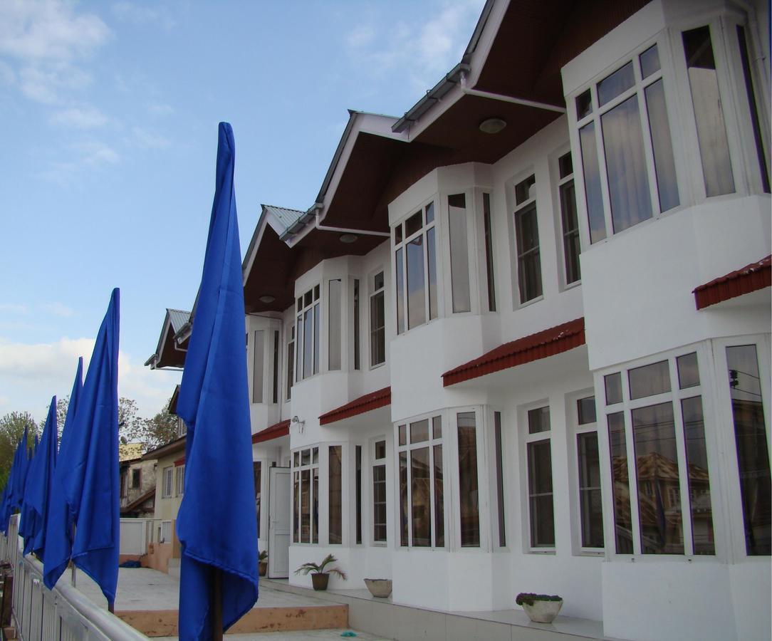 Kaisar Hotel Srinagar  Ngoại thất bức ảnh