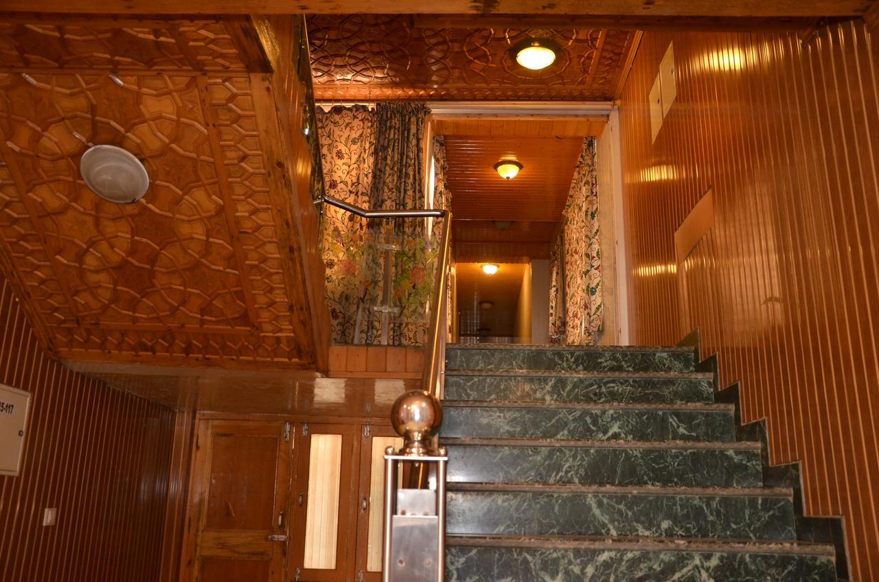Kaisar Hotel Srinagar  Ngoại thất bức ảnh