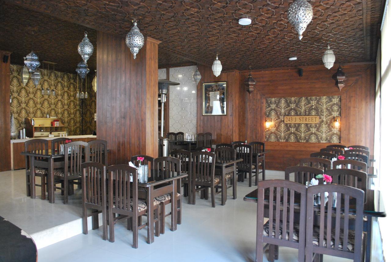 Kaisar Hotel Srinagar  Ngoại thất bức ảnh