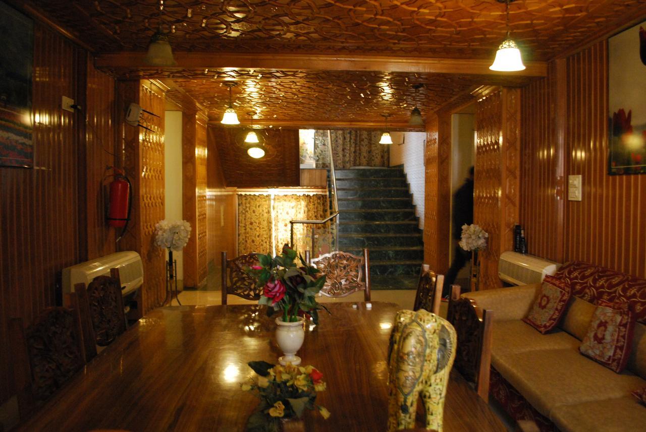 Kaisar Hotel Srinagar  Ngoại thất bức ảnh