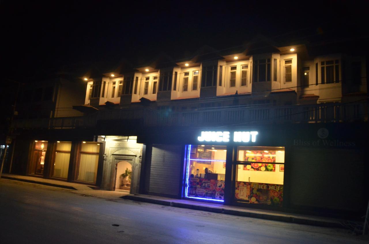 Kaisar Hotel Srinagar  Ngoại thất bức ảnh