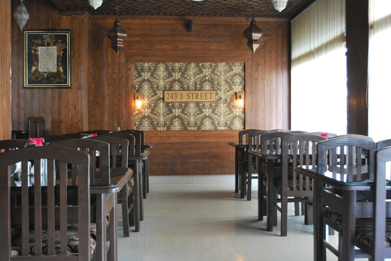 Kaisar Hotel Srinagar  Ngoại thất bức ảnh