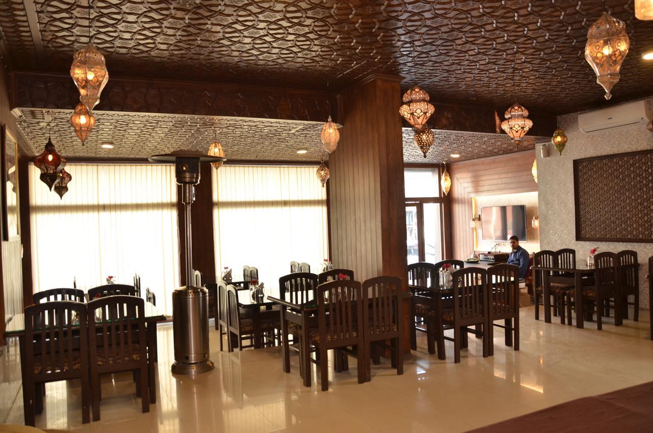 Kaisar Hotel Srinagar  Ngoại thất bức ảnh
