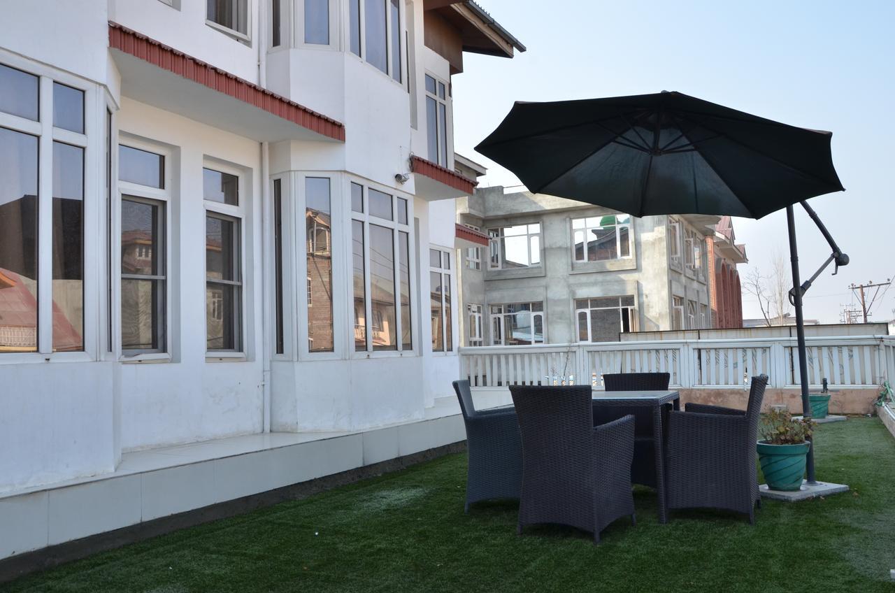 Kaisar Hotel Srinagar  Ngoại thất bức ảnh