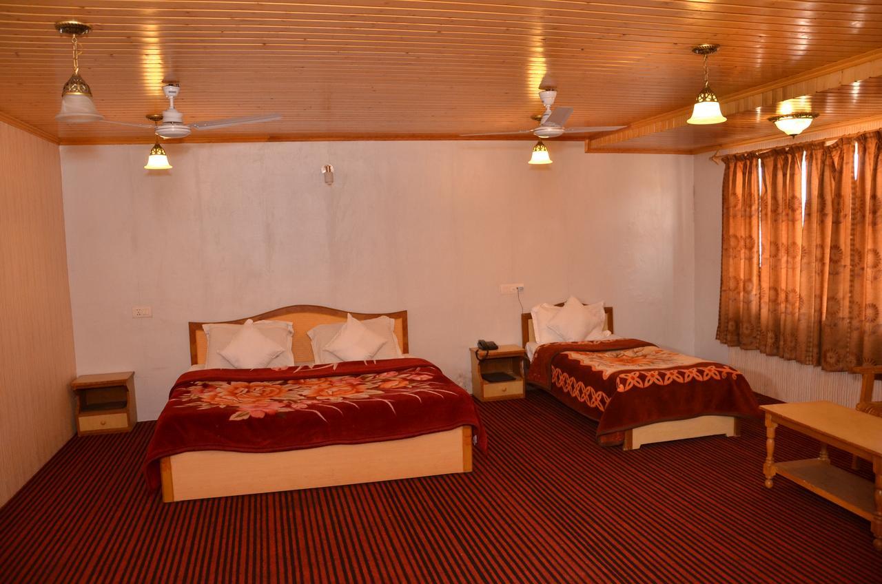 Kaisar Hotel Srinagar  Ngoại thất bức ảnh