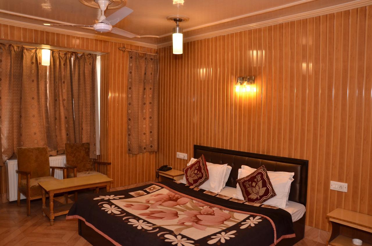Kaisar Hotel Srinagar  Ngoại thất bức ảnh