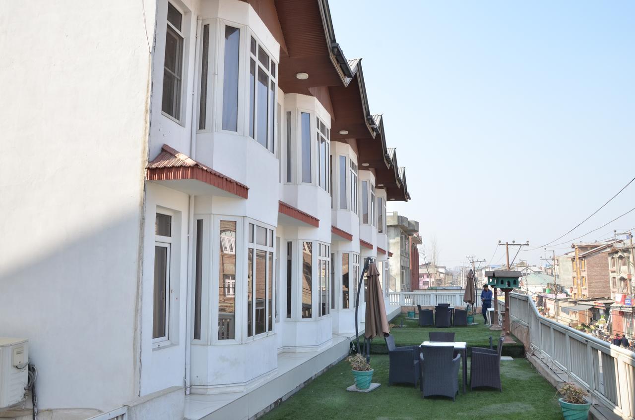 Kaisar Hotel Srinagar  Ngoại thất bức ảnh