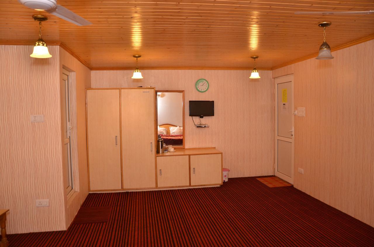 Kaisar Hotel Srinagar  Ngoại thất bức ảnh