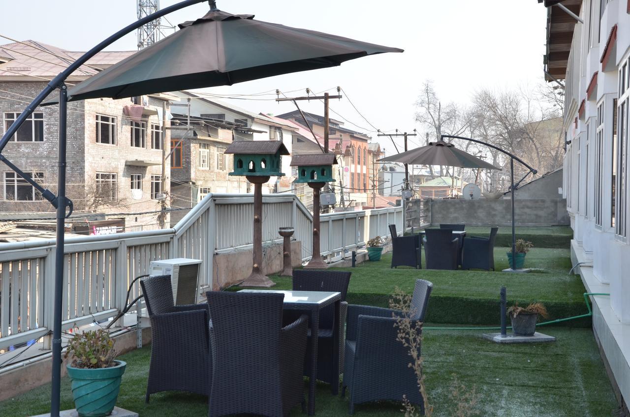 Kaisar Hotel Srinagar  Ngoại thất bức ảnh