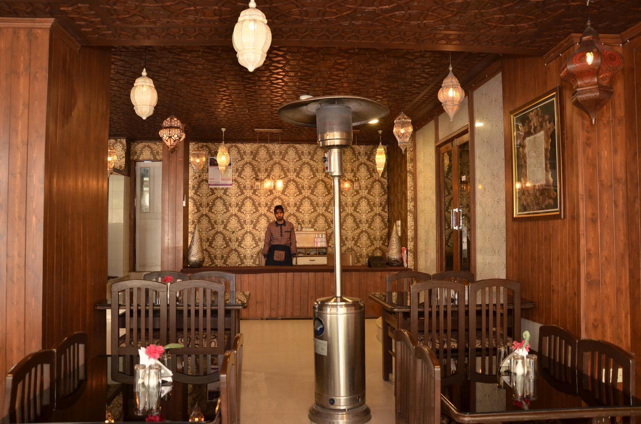 Kaisar Hotel Srinagar  Ngoại thất bức ảnh