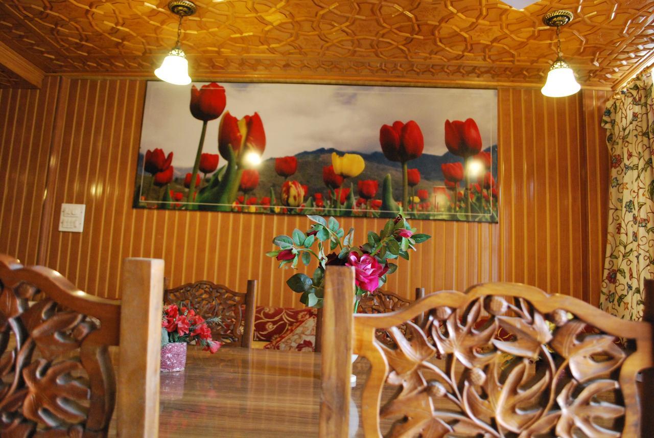 Kaisar Hotel Srinagar  Ngoại thất bức ảnh